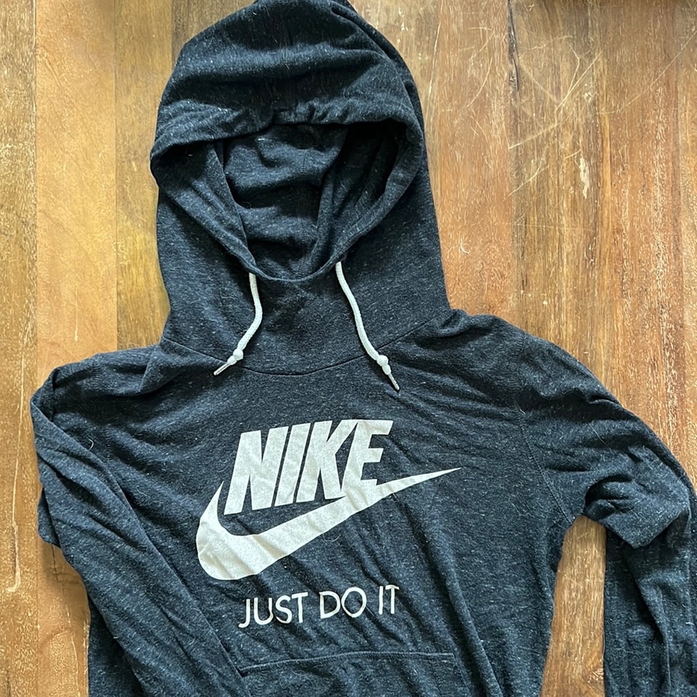 lightweight Nike hoodie with front pocket